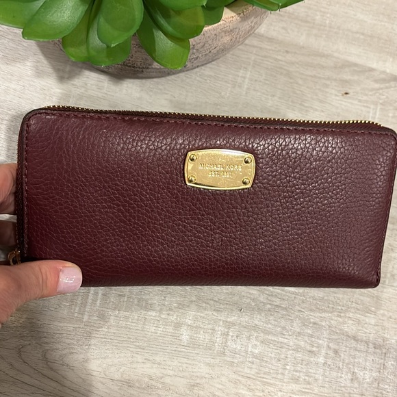 Michael Kors~Pebbled Long Leather zip around wallet in Burgundy - Picture 2 of 5